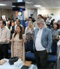 multiethnic-pastors worshiping-
